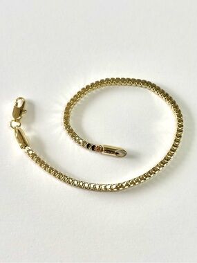 Gold oversized box link chain bracelet